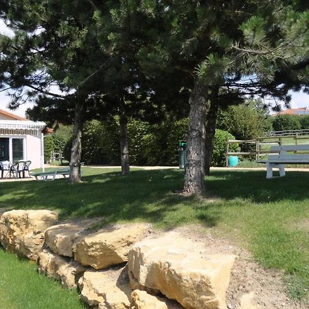 Hotel Le Chatard Sarcey Εξωτερικό φωτογραφία